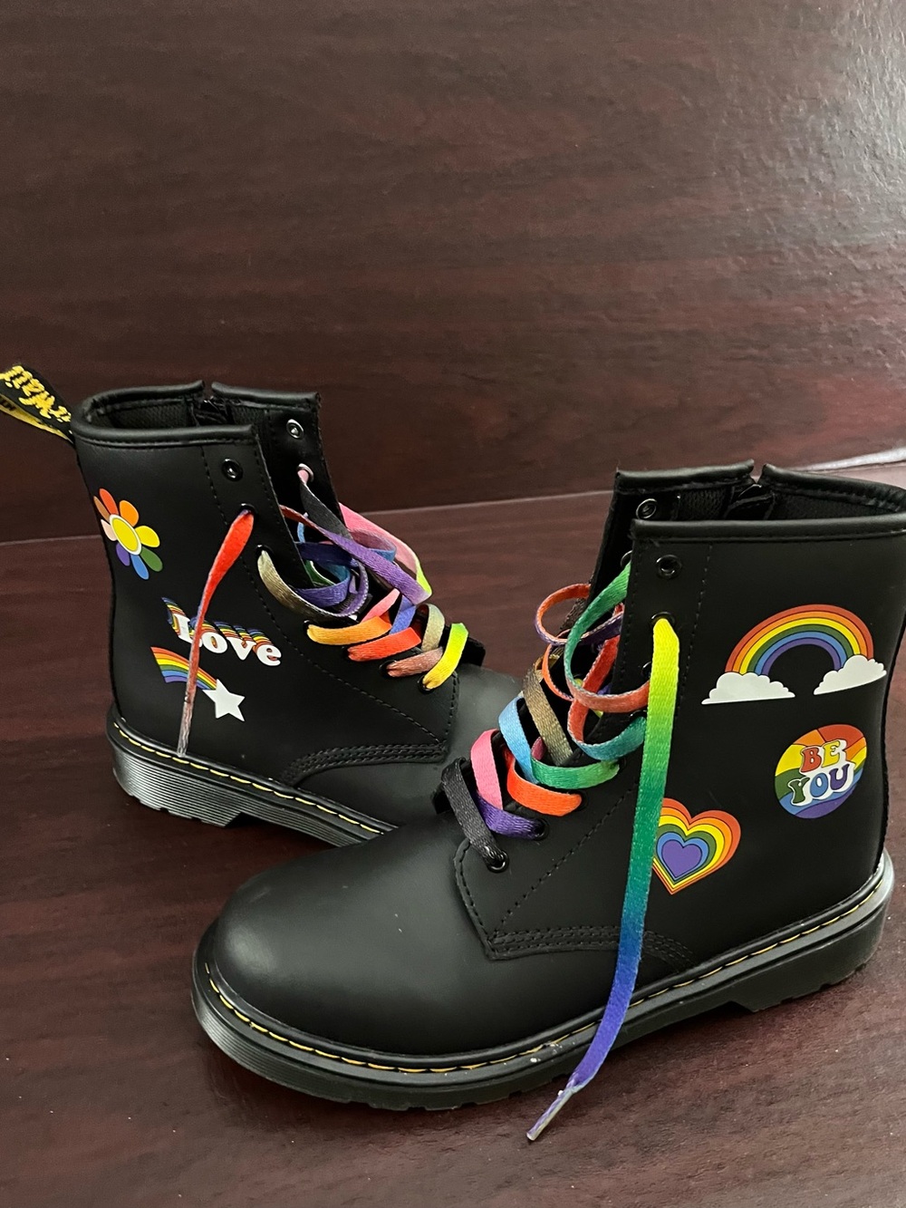 Dr Martens Unisex 1460 Y Pride Rainbow Combat Boot Black Leather Women’s Sz 5 - Picture 2 of 5